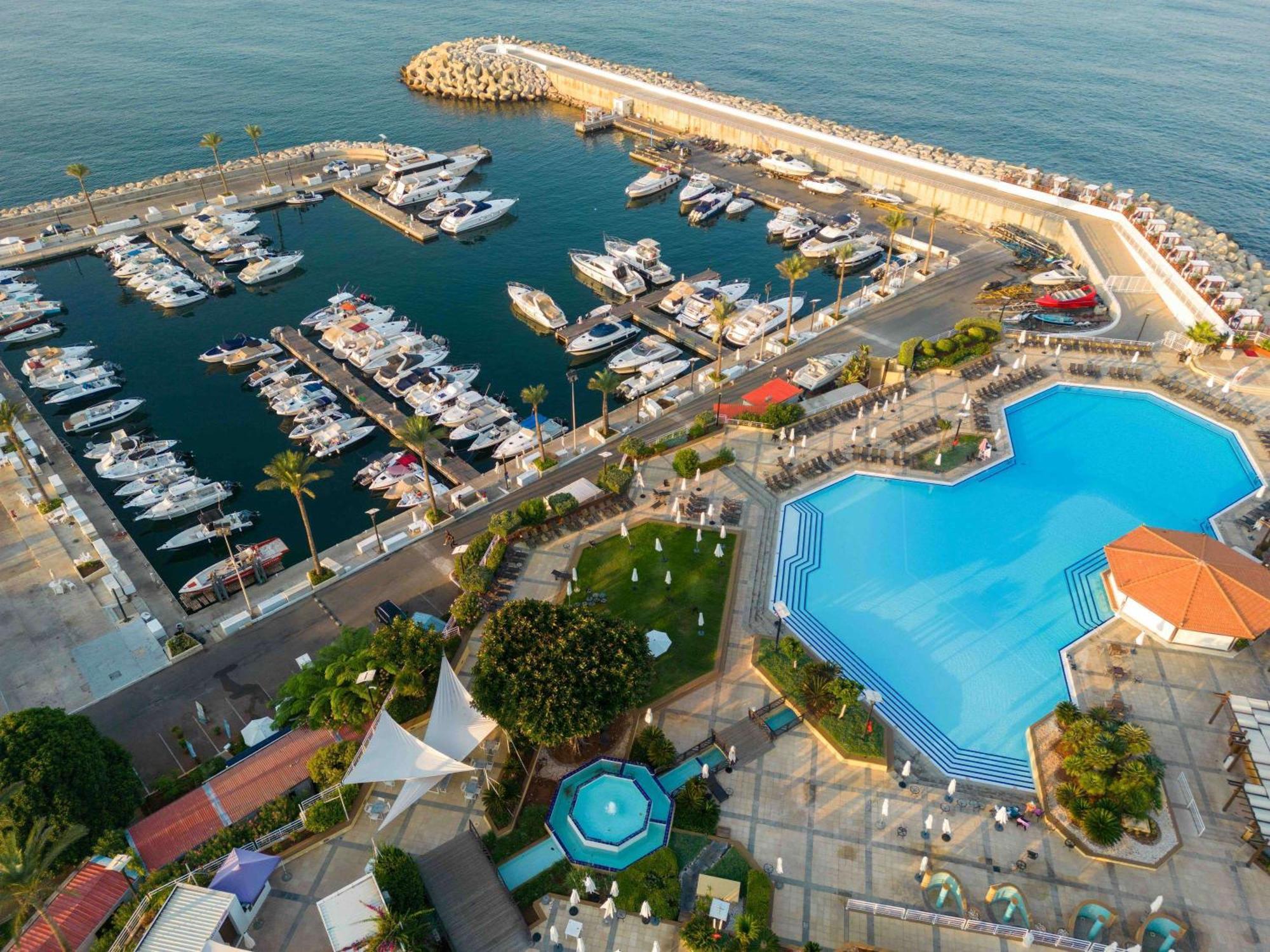 Moevenpick Hotel Beirut Beirute Exterior foto