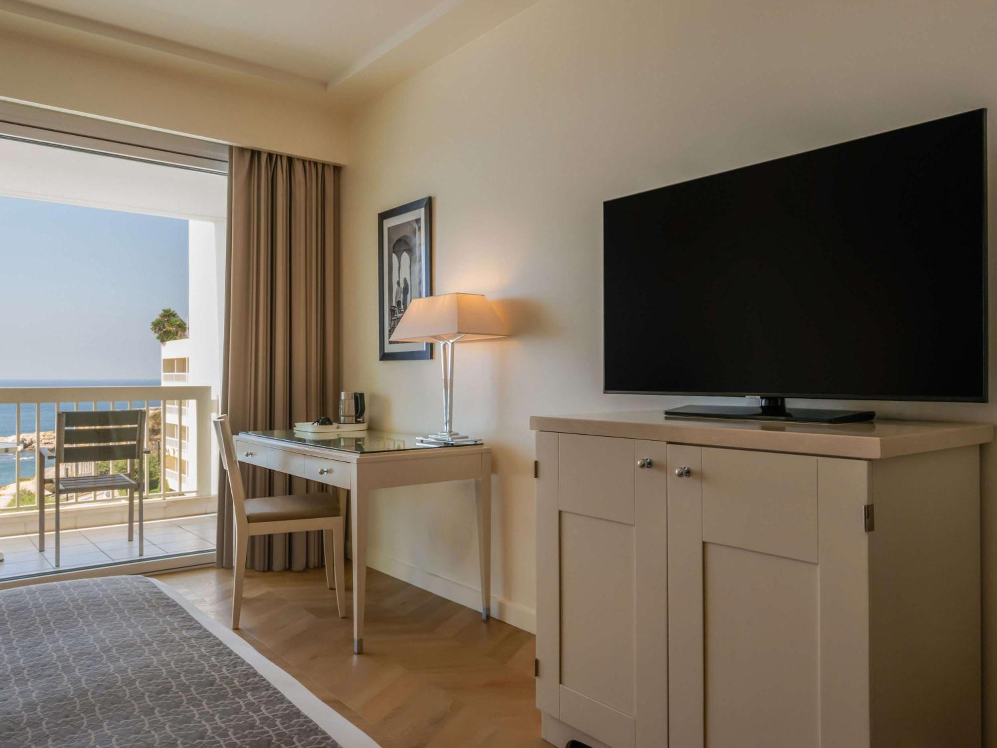 Moevenpick Hotel Beirut Beirute Exterior foto