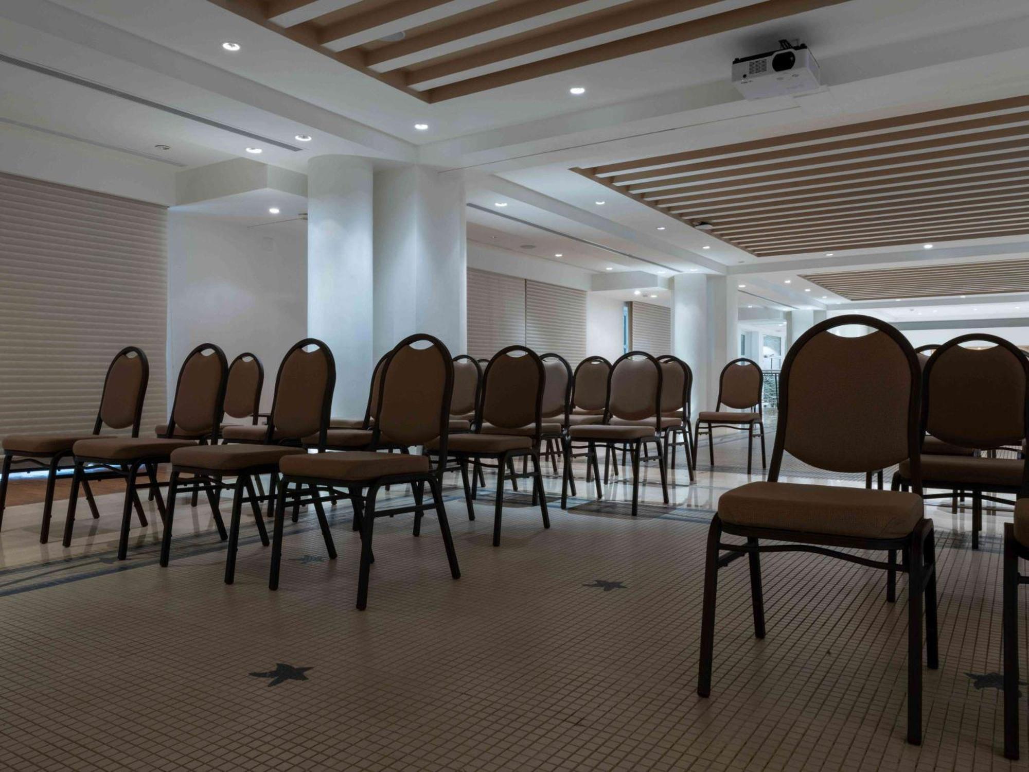 Moevenpick Hotel Beirut Beirute Exterior foto